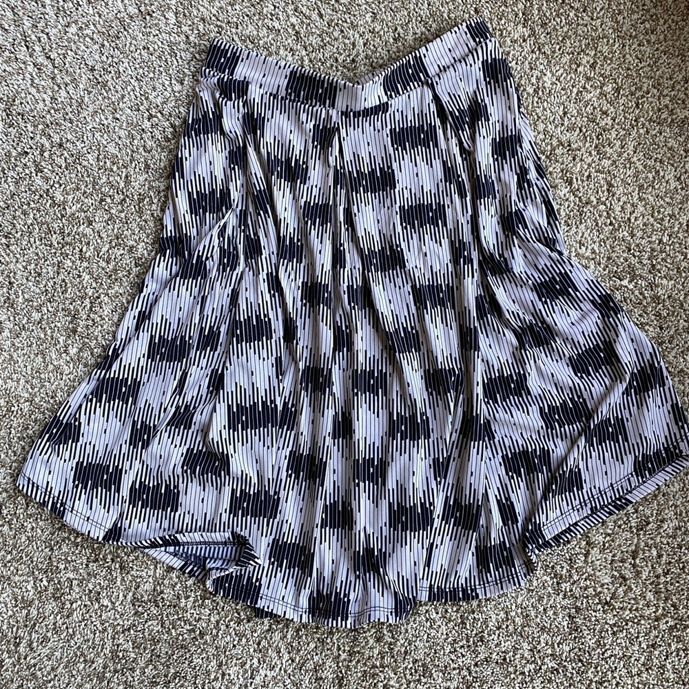 Lularoe skirt black and white
